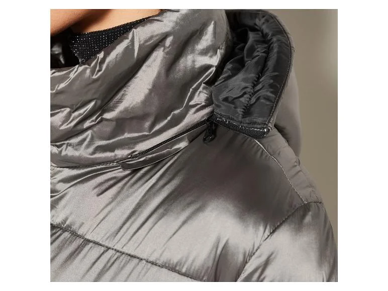 Manteau matelassé long pour femme, fentes latérales avec boutons-pression. - Image 5