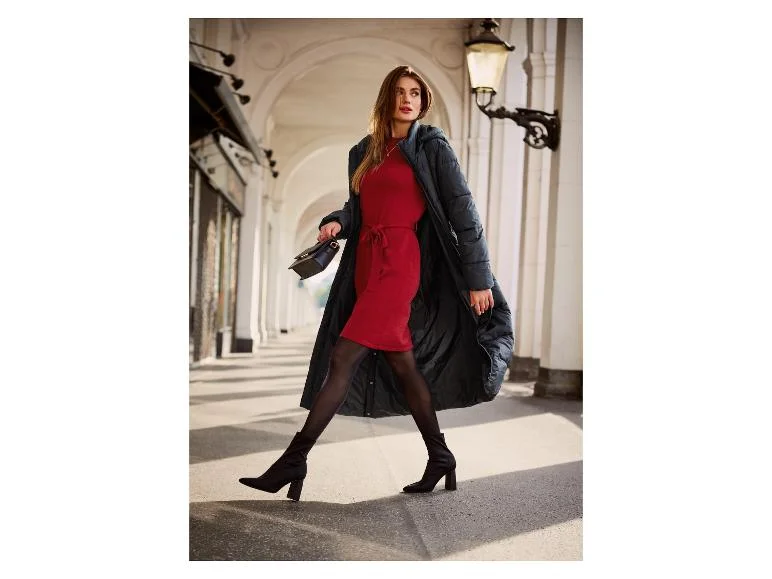 Manteau matelassé long pour femme, fentes latérales avec boutons-pression.