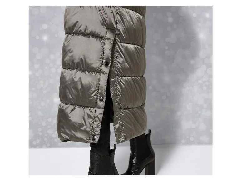 Manteau matelassé long pour femme, fentes latérales avec boutons-pression. - Image 11